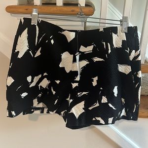 NWT Banana Republic shorts- size 6